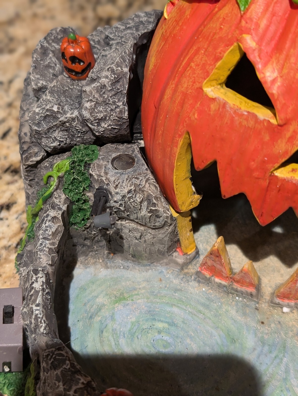 Lemax Spooky Town Isle Of Creepy Jacks 2021 READ DESCRIPTION