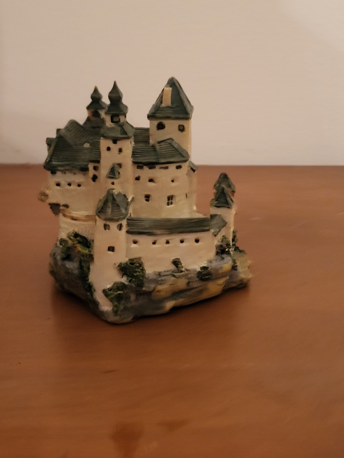 Vintage Christmas Village House from K’s Collection 4inch Resin