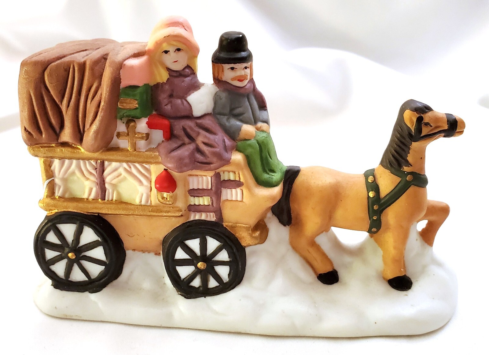 Christmas Victorian Village COUPLE IN HORSE DRAWN CARRIAGE figure accessory