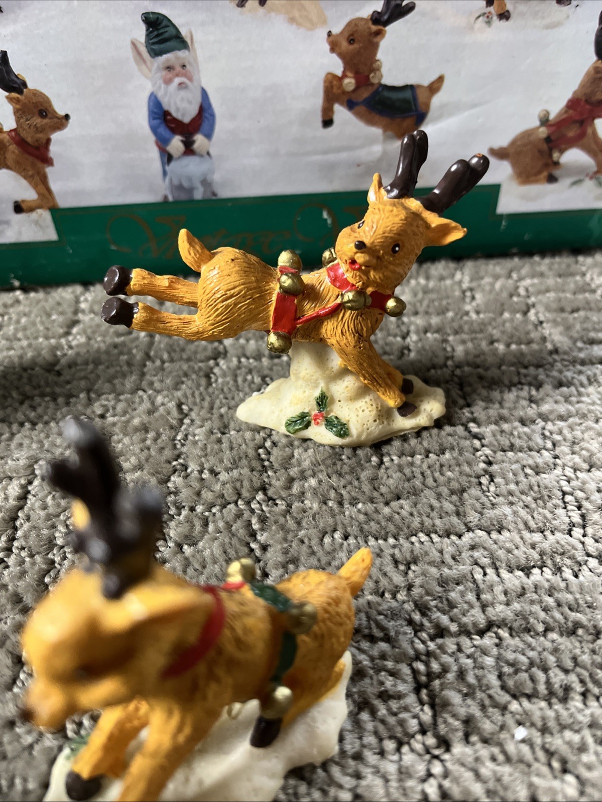 Christmas On main street Reindeer Stable Elf 7 Pc Vintage Village Rare Read