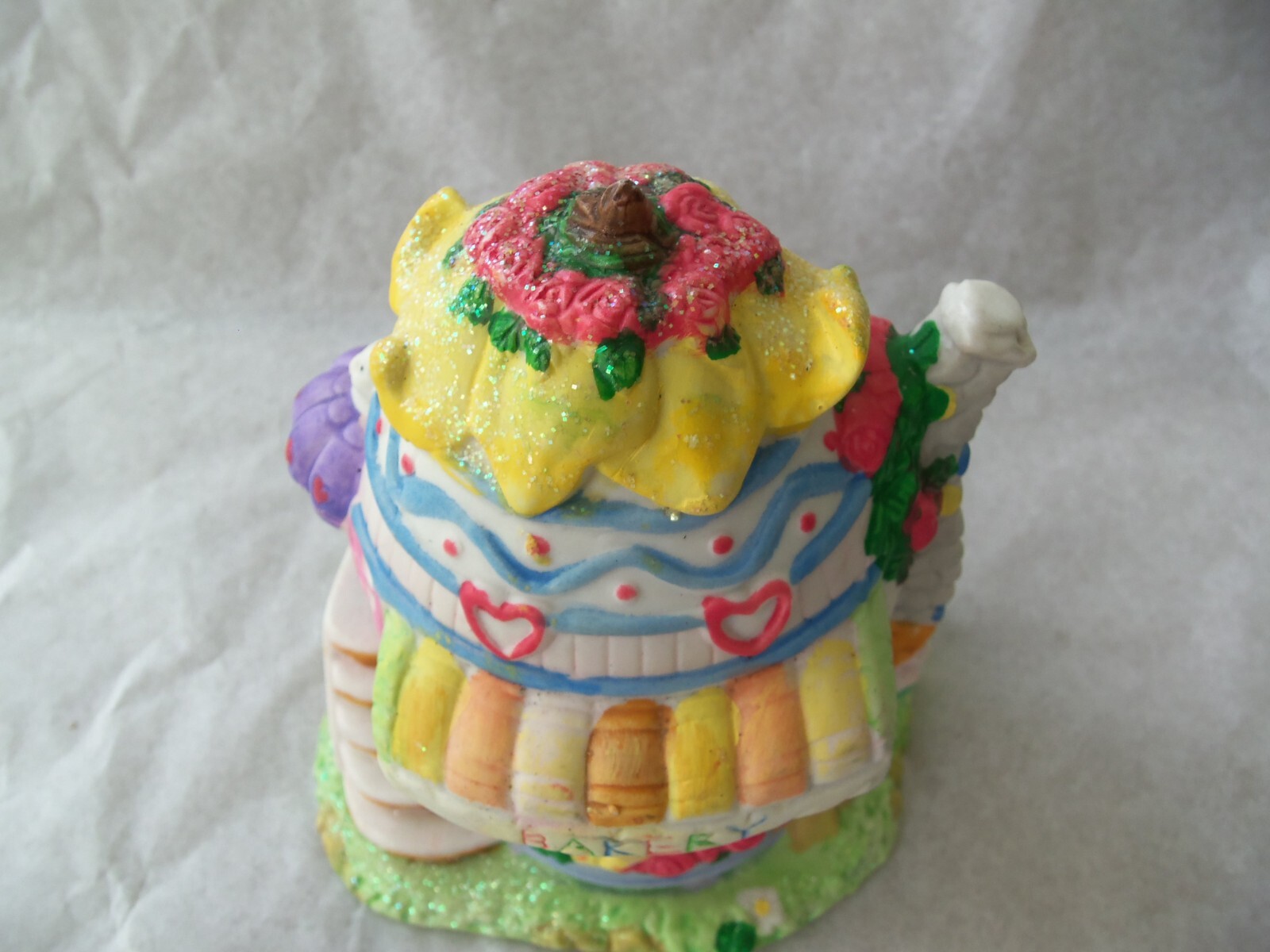Easter Bunny Village Bakery House! HOPPY HOLLOW! 2004! CAN LIGHT UP! GLITTER