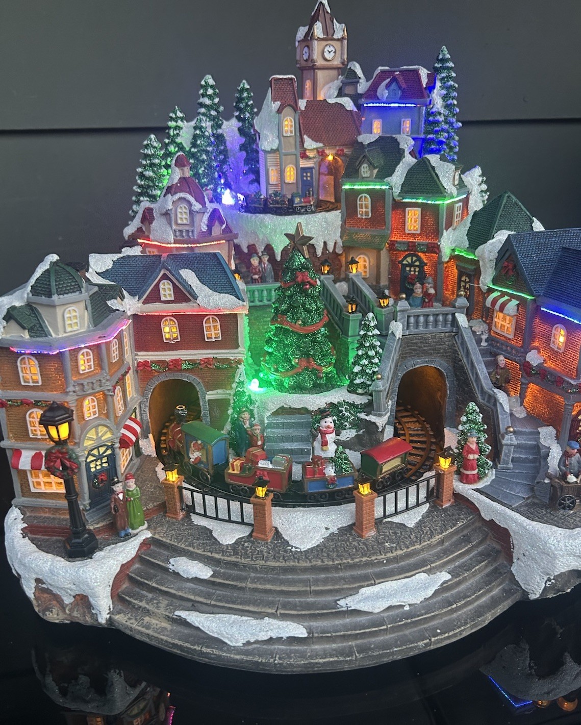 CHRISTMAS ANIMATED VILLAGE W/ Lights & Music. Works Great. Beautiful