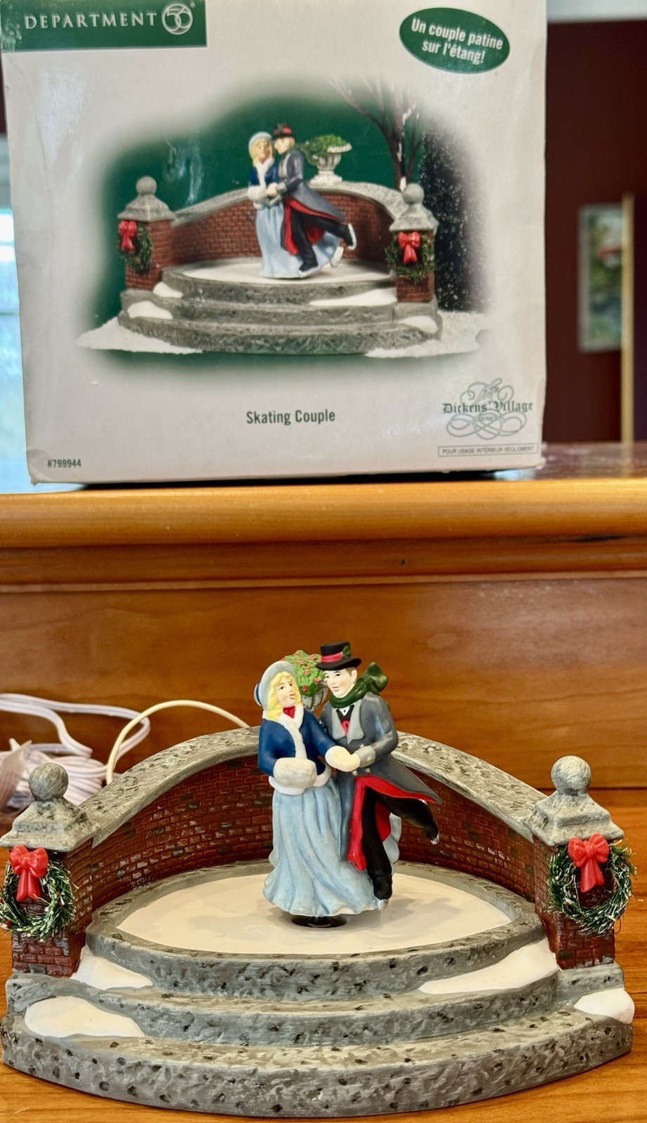 Dept 56 VICTORIAN Dickens Village Skating Couple On Pond 2007 799944 NEW CORD!