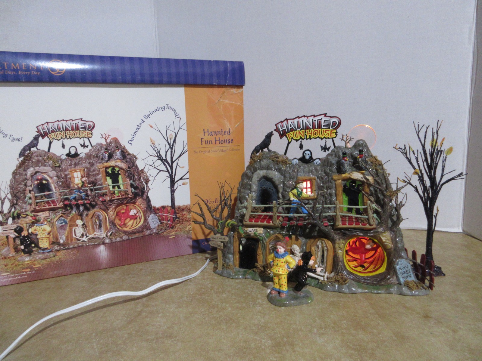 Dept. 56 Halloween 2001 Haunted Funhouse 55094 Working Read