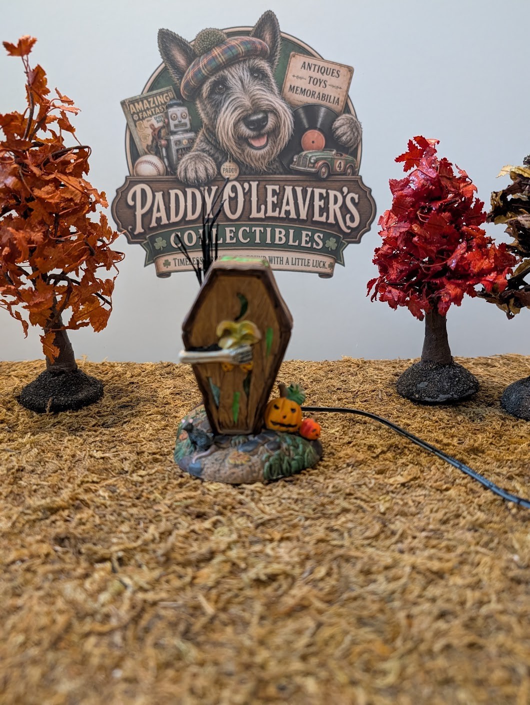 Dept 56 Halloween – Village accessories – Dying to Get in Outhouse