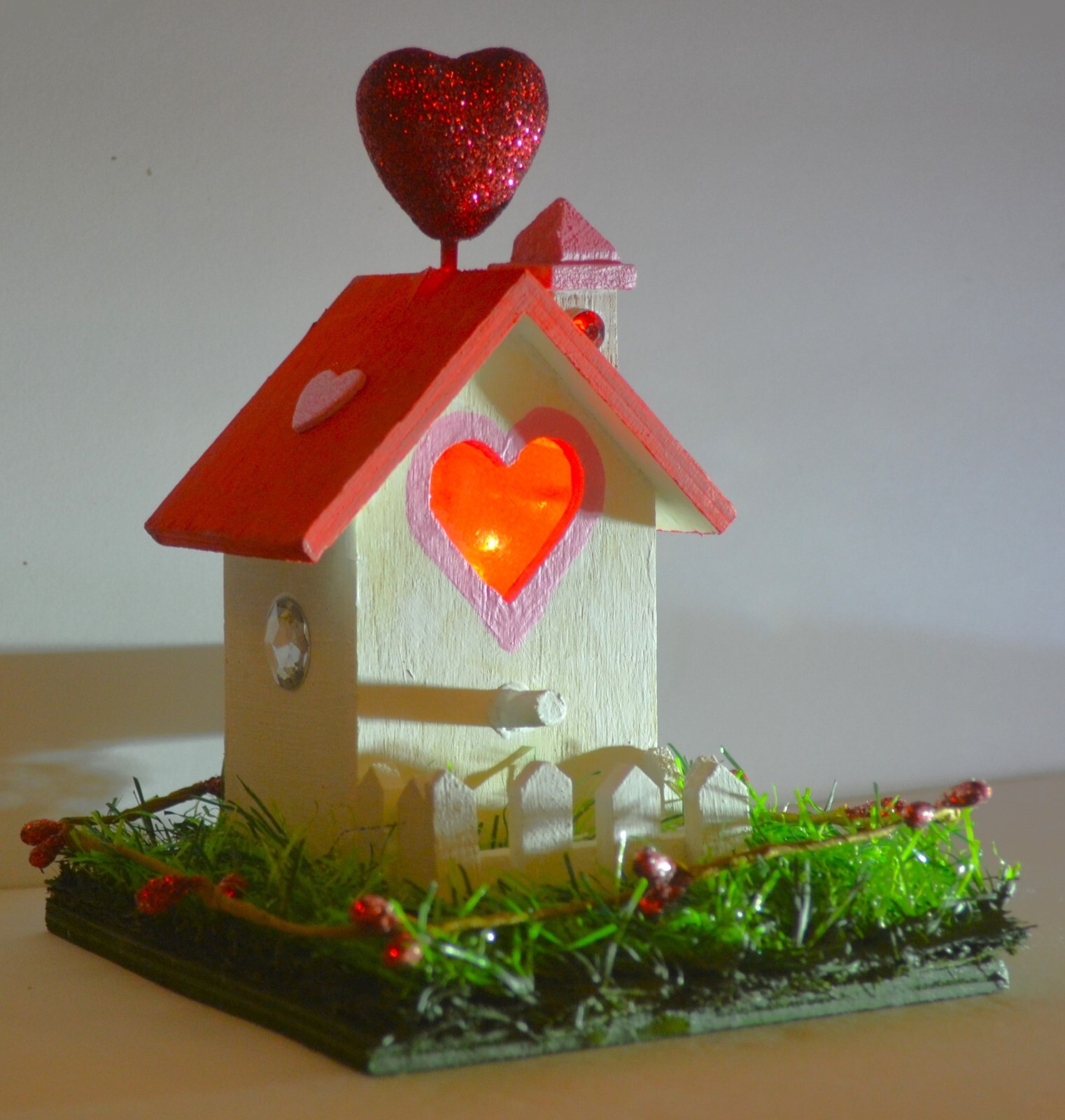 NEW – LIGHTED HOUSE “LOVE GIFT” Red, White & Pink w/Red Heart for LOVE
