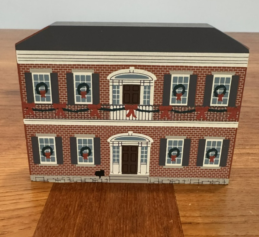 Cats Meow Village 1994 Hermann-Grima House New Orleans Christmas Shelf Sitter