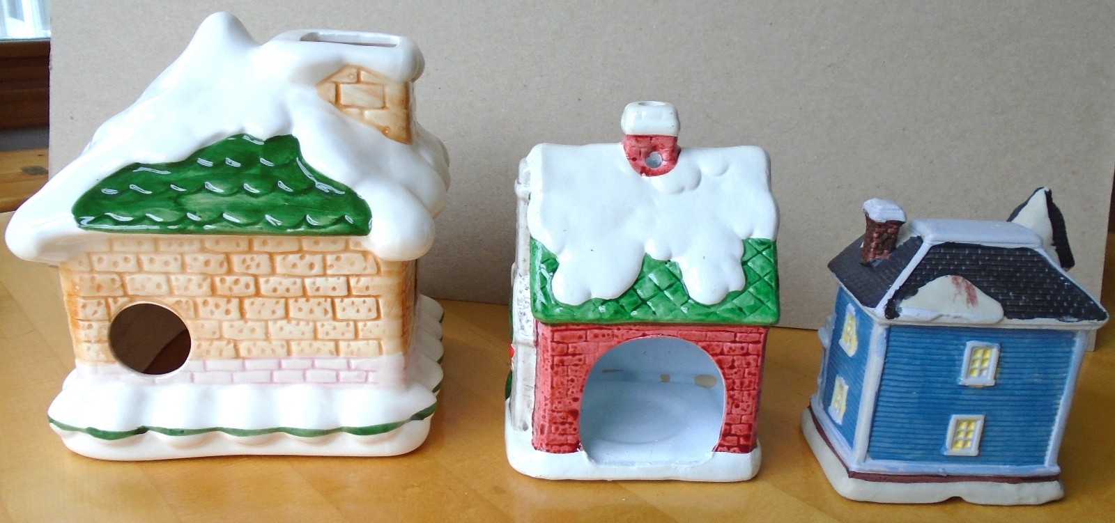Vintage Christmas Village Houses & Fence, Porcelain /Ceramic
