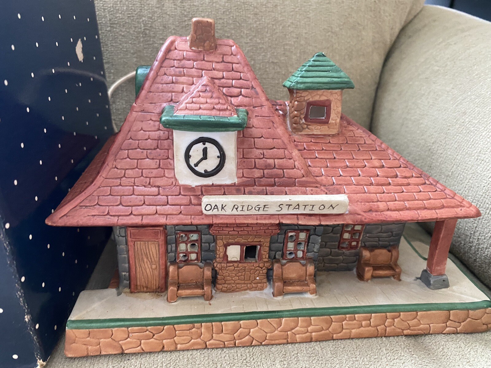 Christmas Village Oak Ridge Station Hand Painted Porcelain Lighted House Franks