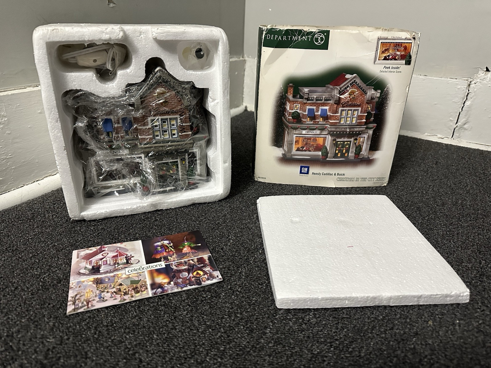 DEPT 56 CHRISTMAS IN THE CITY HENSLY CADILLAC & BUICK BUILDING #59235. (83)