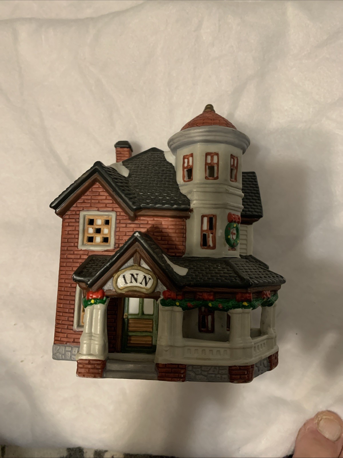 Christmas Village Inn, Perfect condition. Regular size Christmas Village house.