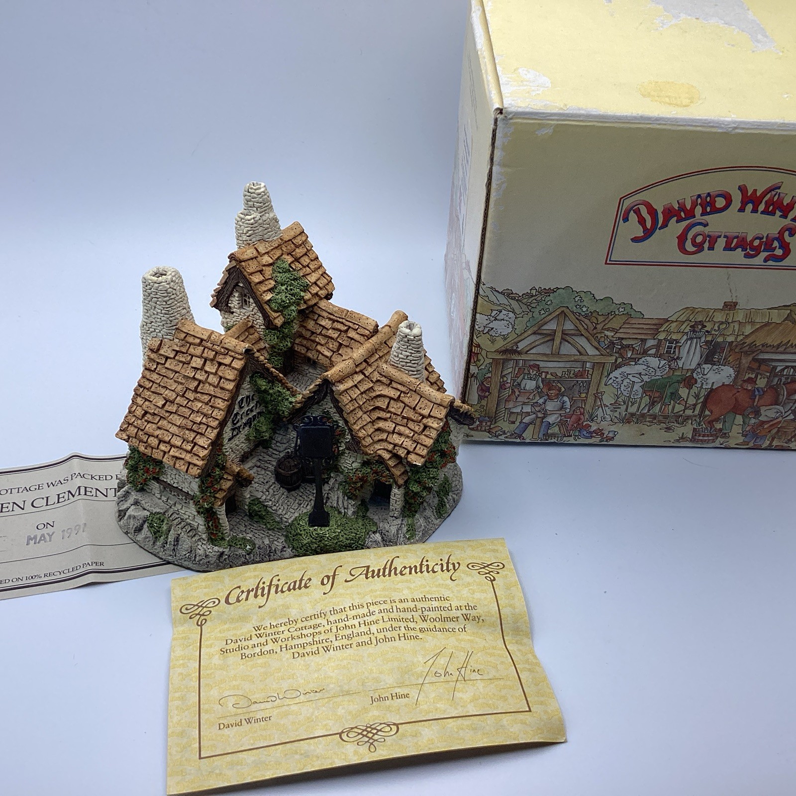 1983 Vintage David Winter Cottages The Green Dragon W/Box & Cert of Authenticity
