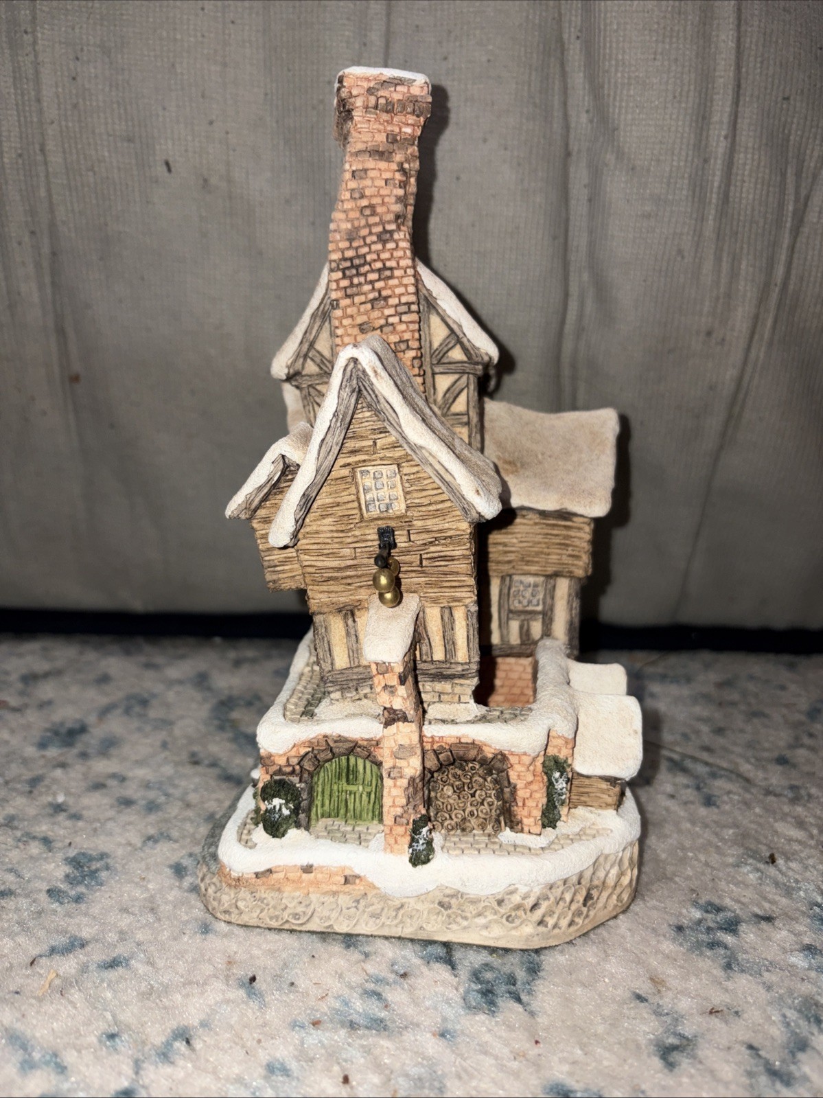 David Winter Cottages John Hine Studios Old Joe’s Beetling Shop w/Box