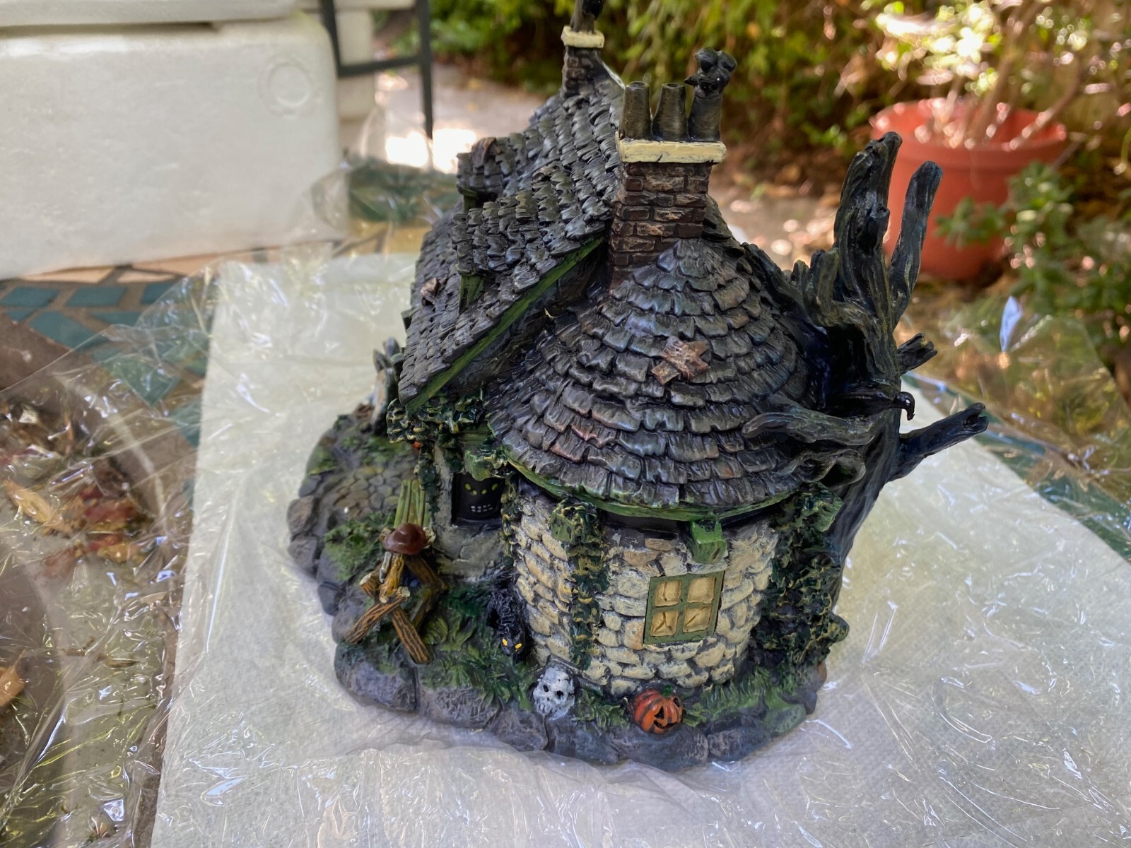 Hawthorne Universal Studios Monsters Halloween Village – Frankenstein’s Cottage