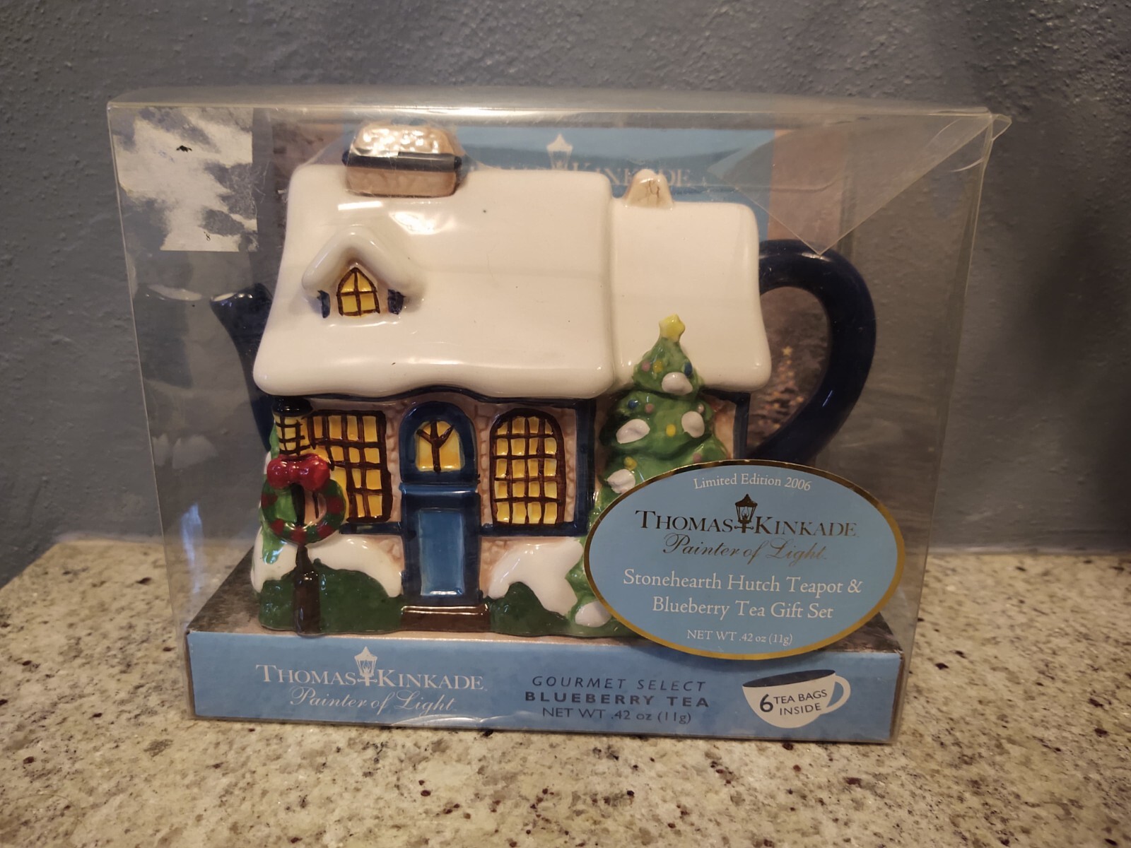 2006 Limited Edition Thomas Kinkade Stonehearth Hutch Teapot Christmas Brand New