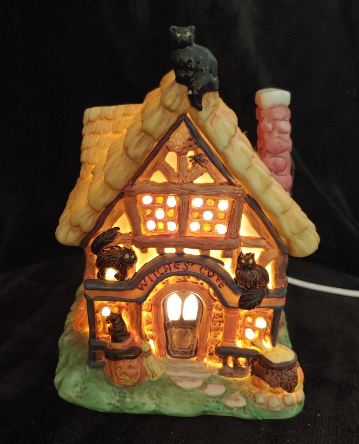 Creepy Hollow Witches’ Cove Eerie Estates Light-Up Halloween Haunted House