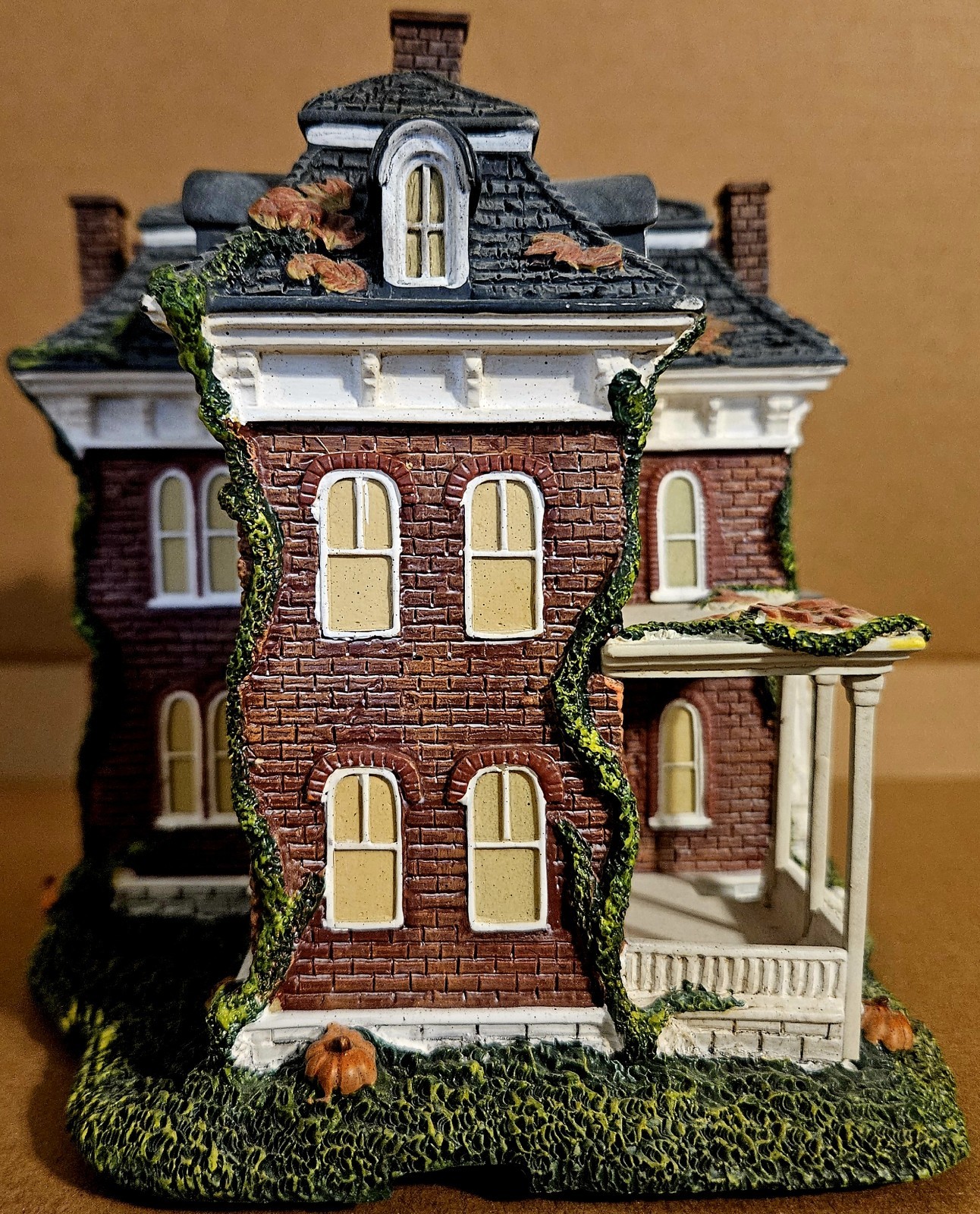 The Bradford Exchange Hawthorne Village America’s Most Haunted MCPIKE MANSION