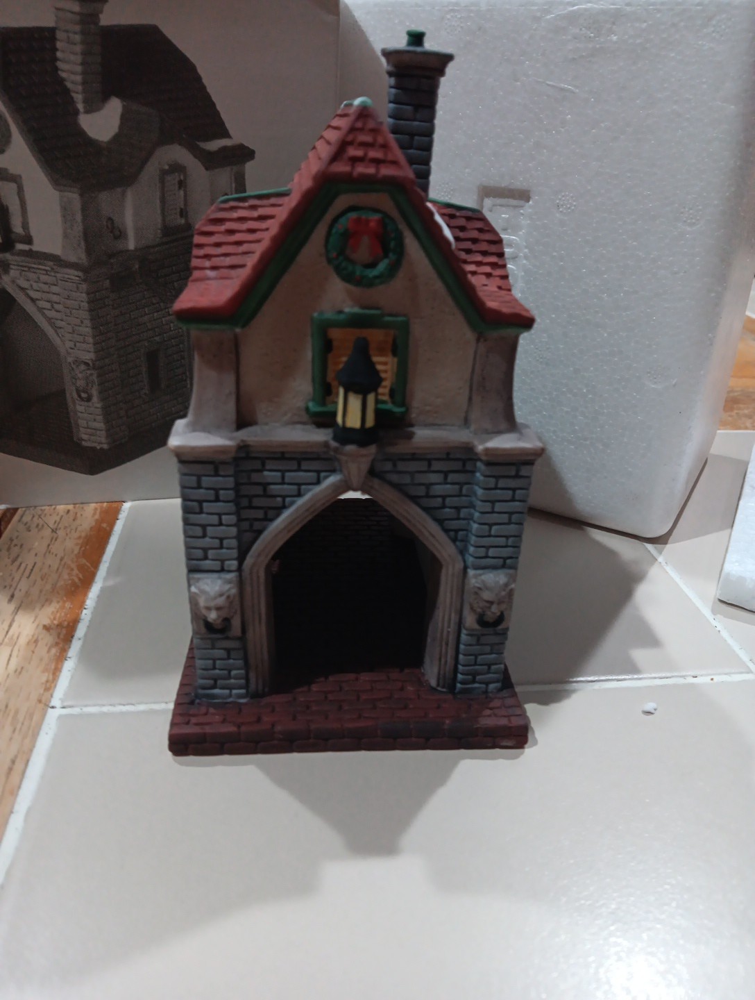 Department 56 Heritage Village “GATE HOUSE” Matte Finish #55301 Christmas