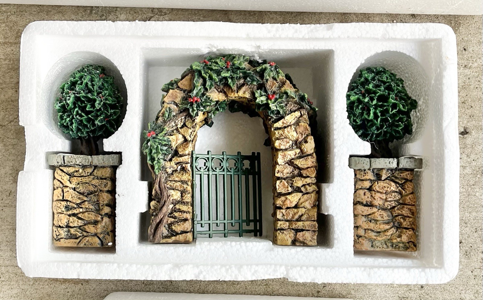 Department 56 Village 25-Piece 9-Box Ceramic Tree Accessories, Christmas Winter￼