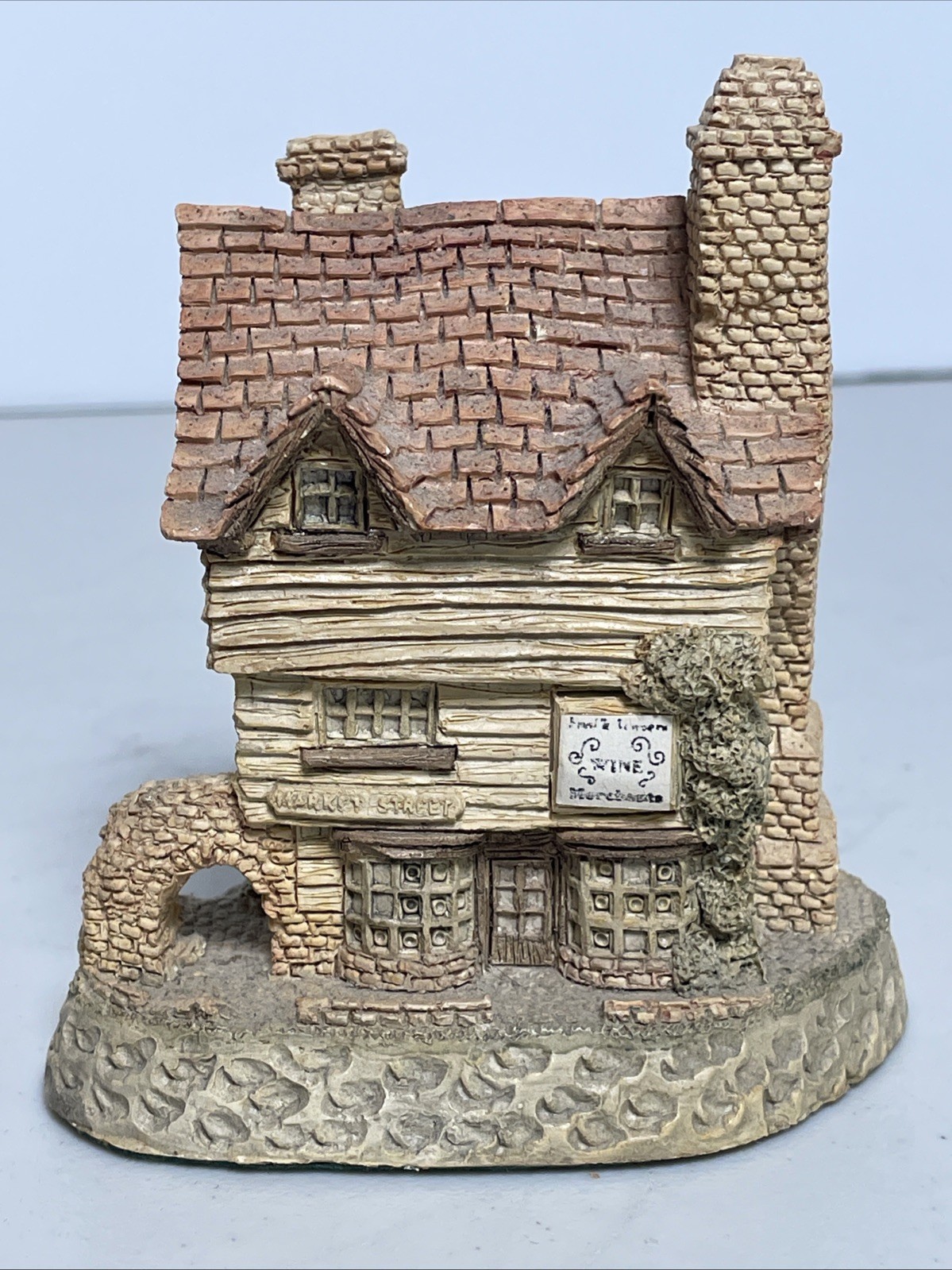 Vintage 1980 David Winter 4″ Wine Merchant Village House Cottage Great Britain