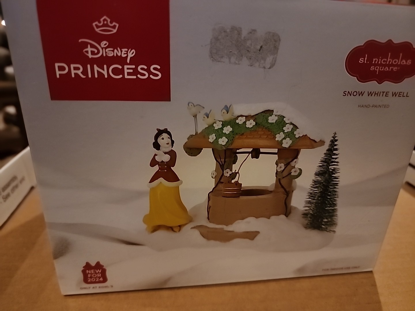 St. Nicholas Square Village Disney Princess Snow White Well Hand-Painted NIB