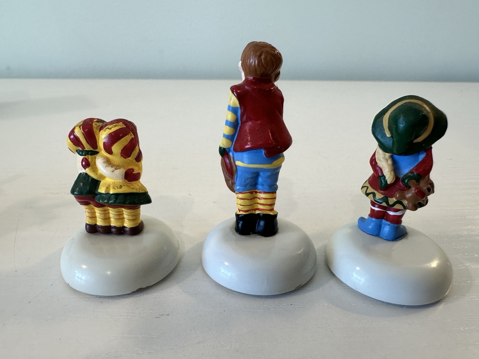 Department 56 North Pole – Ski Bums And Photo With Santa Accessories