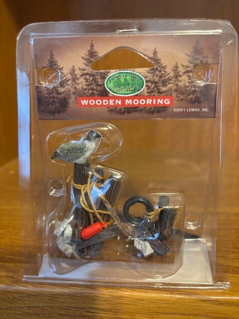 🔥 LEMAX ENCHANTED VILLAGE Figurines “Wooden Mooring”, New in Unopened Package