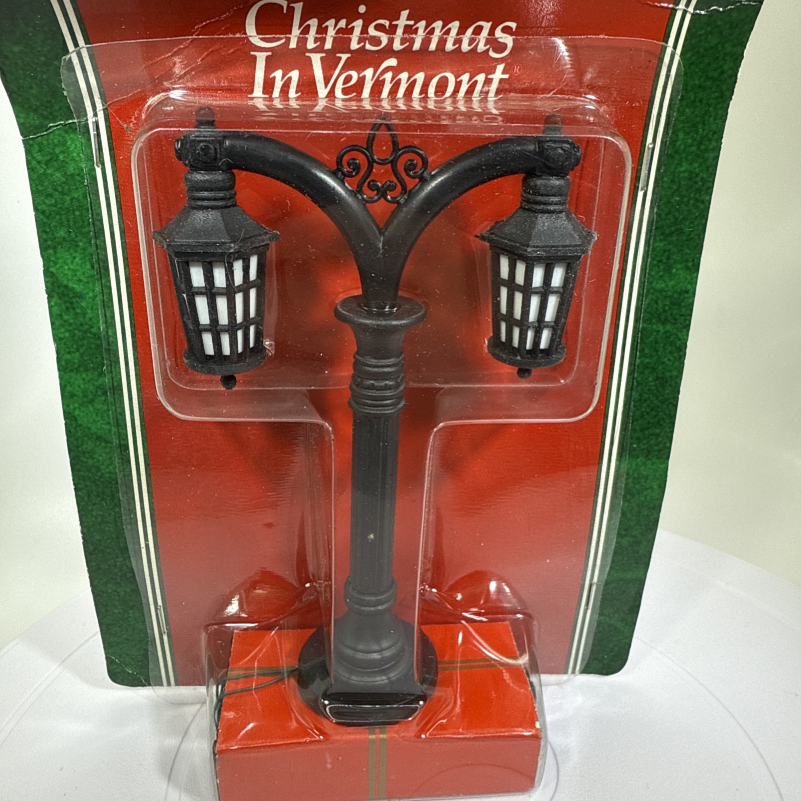 Santa’s Best Christmas in Vermont 1995 Battery Operated Double Light Lamp Post