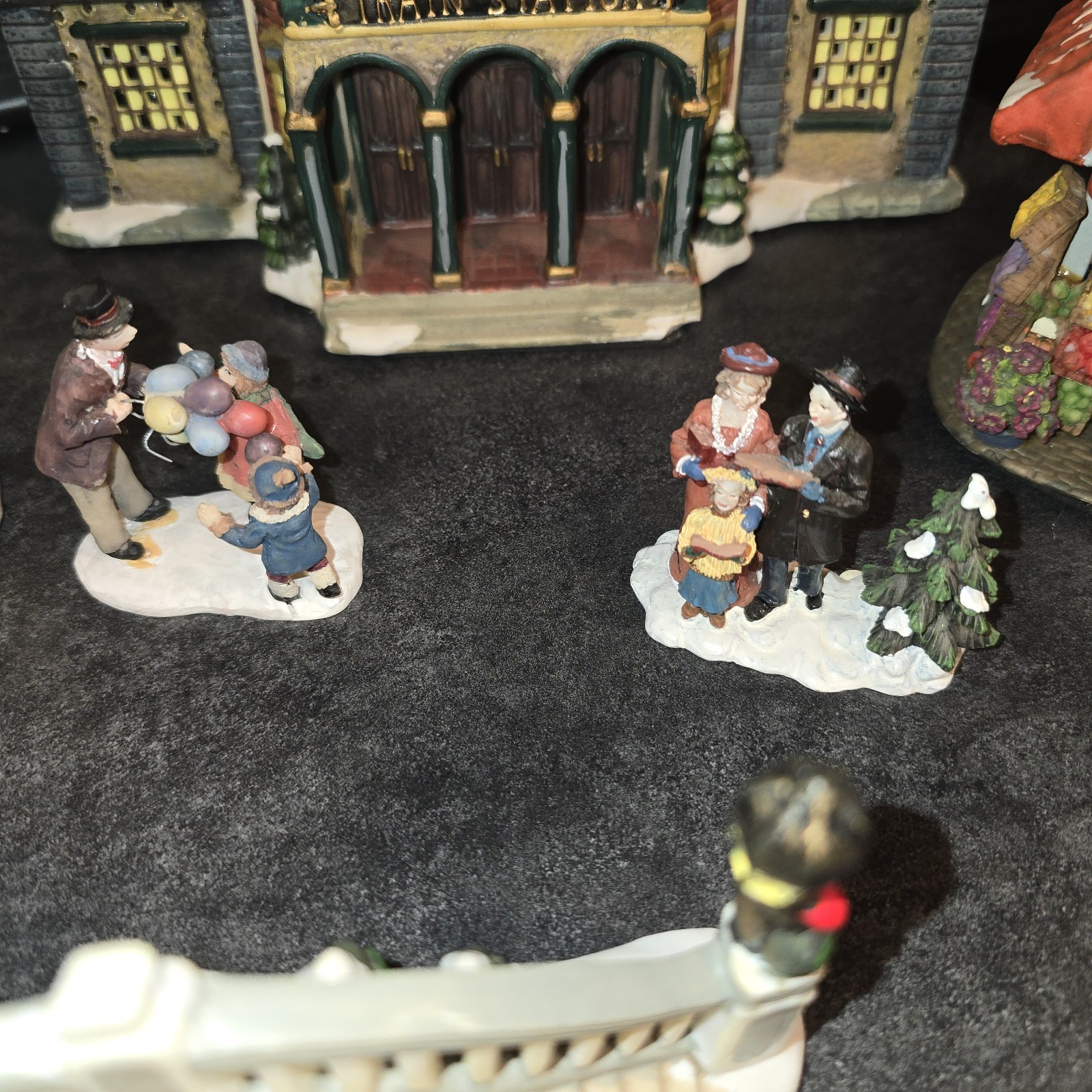 Grandeur Noel Fiber Optic Victorian Christmas Village 2002 Town Set Incomplete