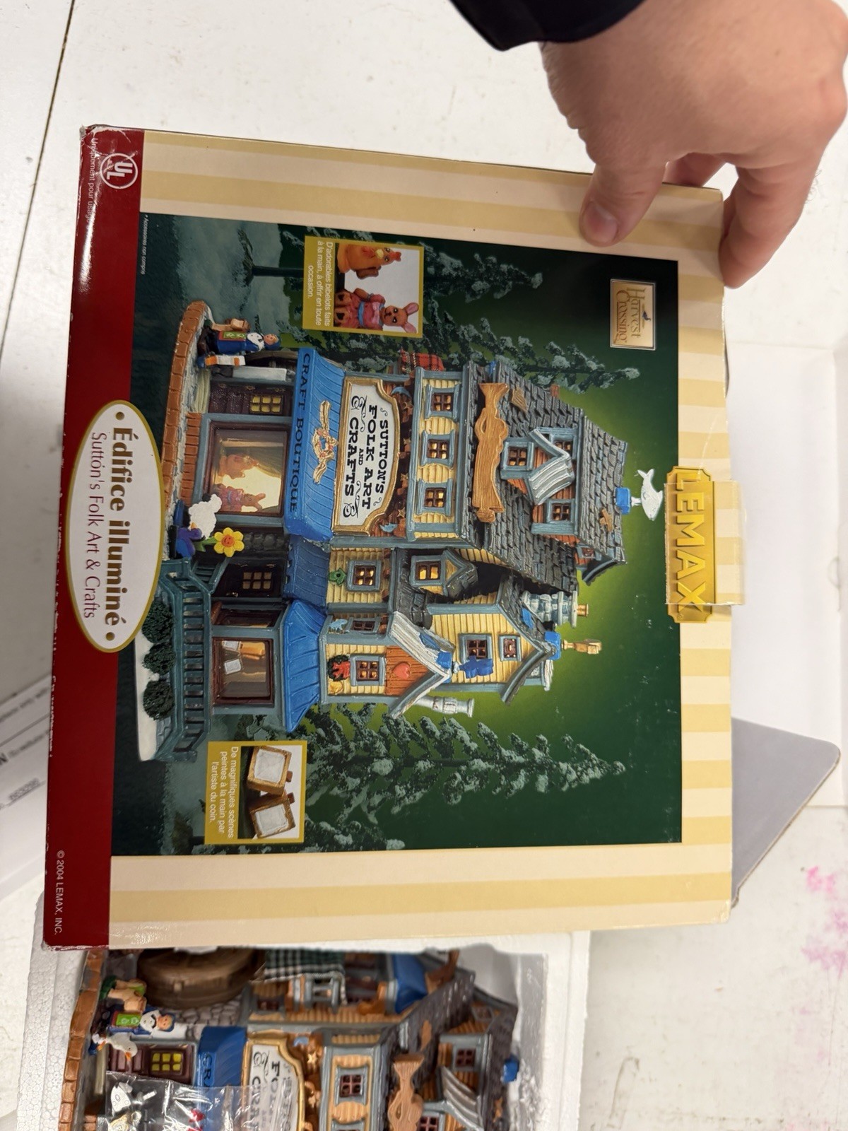 Vintage LEMAX 2004 Sutton’s Folk Art and Crafts Lighted Building Appears Unused
