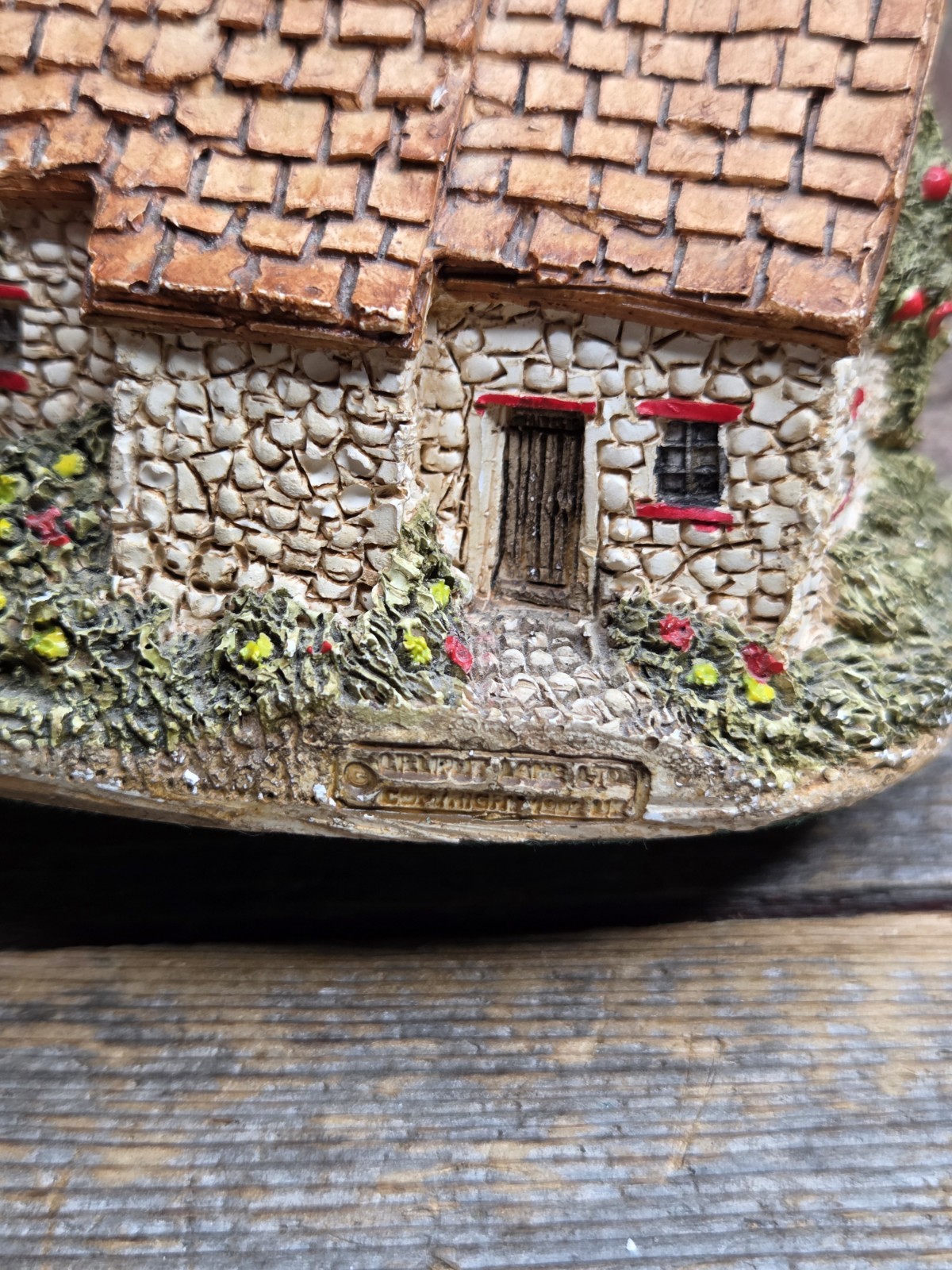 Lilliput Lane “The Old Post Office” Signed 2002 Unboxed