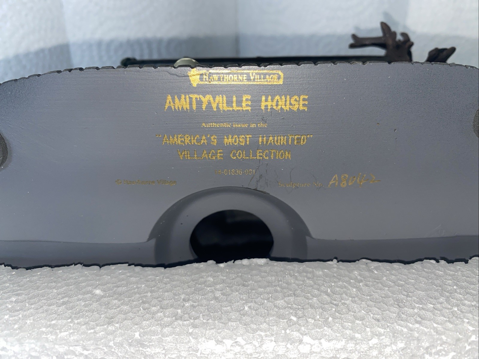 HAWTHORNE VILLAGE AMITYVILLE HOUSE AMERICA’S MOST HAUNTED COLLECTION LIGHT UP