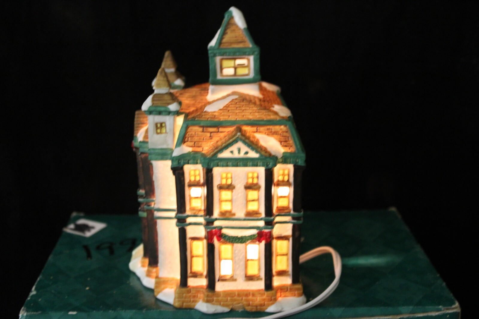 1999 Grandeur Noel Victorian Lighted Christmas Porcelain