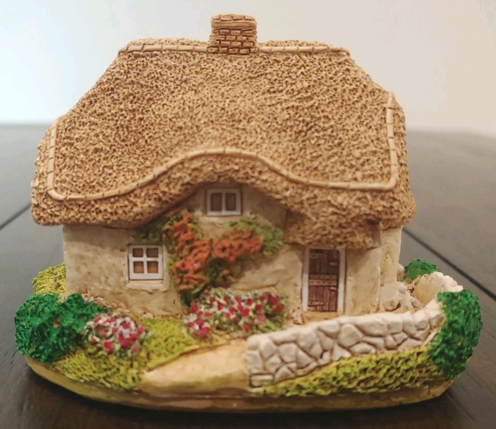 Lilliput Lane Clover Cottage British Collection Excellent Condition No Box