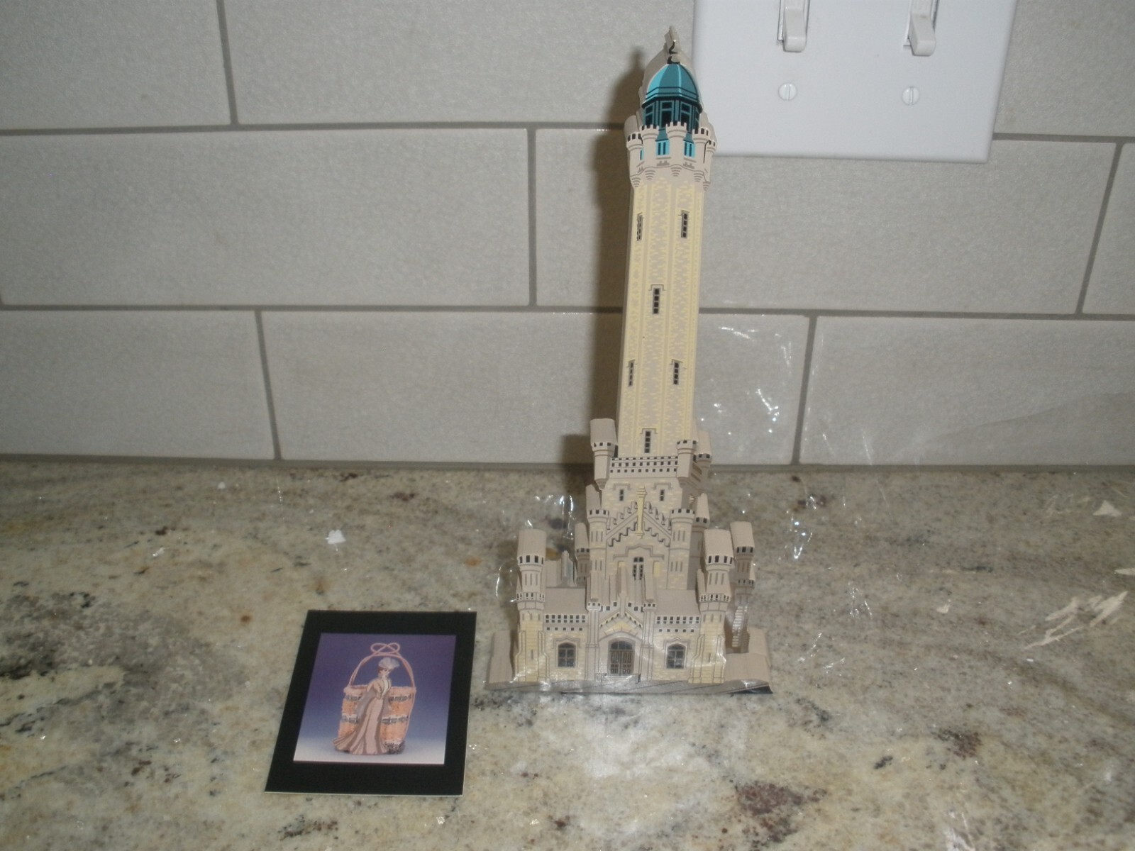 SHEILA’S COLLECTIBLE HOUSES WATER TOWER CHICAGO ILLINOIS 1996 TRADING CARD