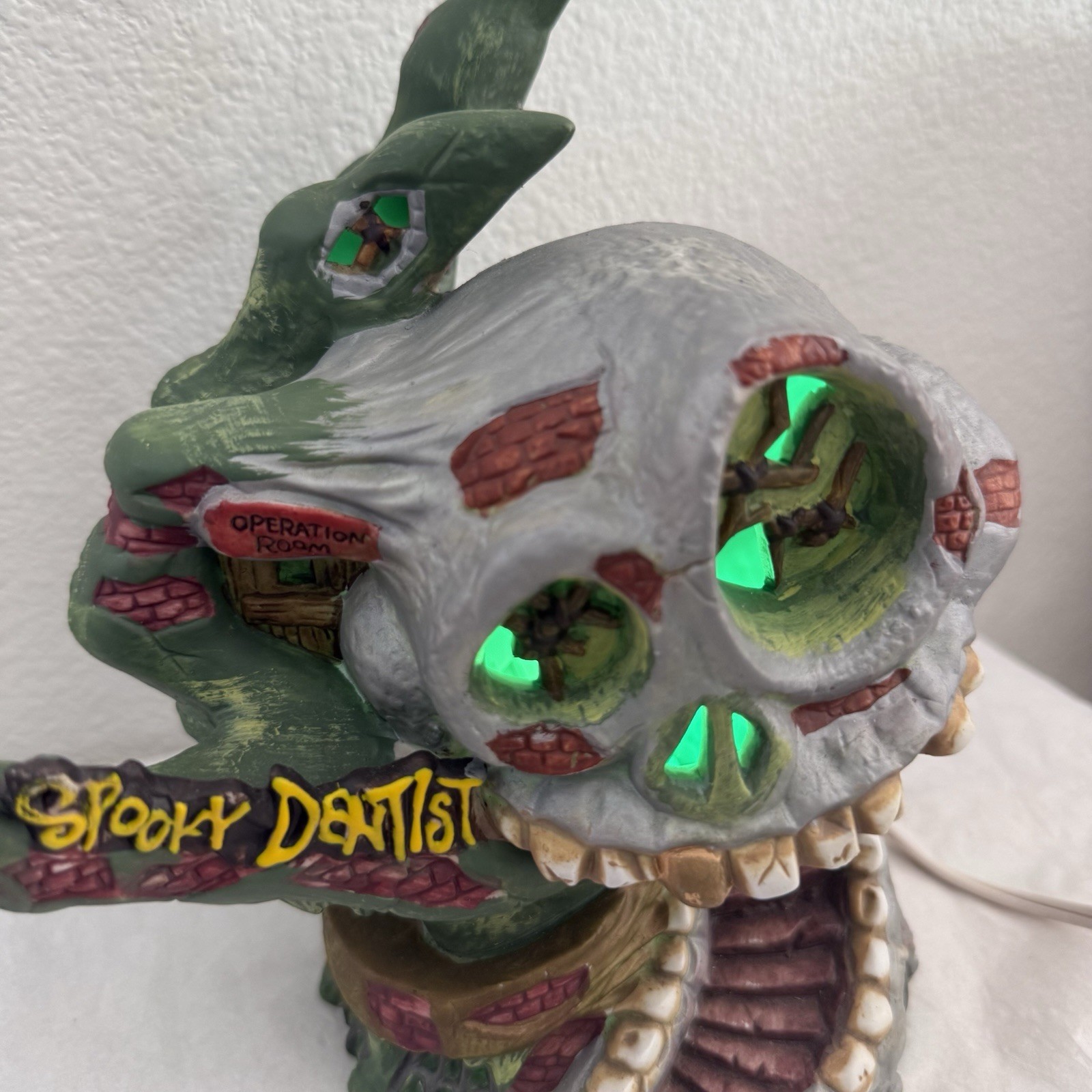 Vintage Collins Spooky Dentist Halloween Lighted Ceramic Skull Village House