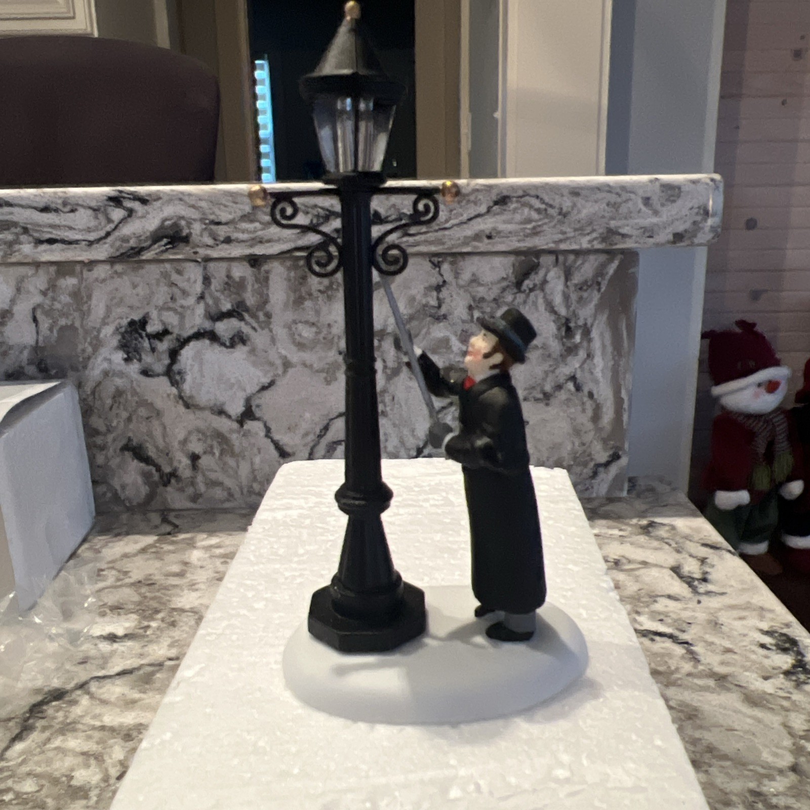 Dept 56 Lighting The Lane Dickens Village 4044821 2015 EXCELLENT CONDITION