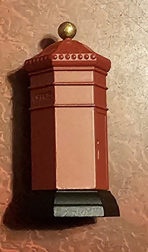 Dept 56 Village Accessories English Post Box Hand Painted Item #5805-0 New boxed