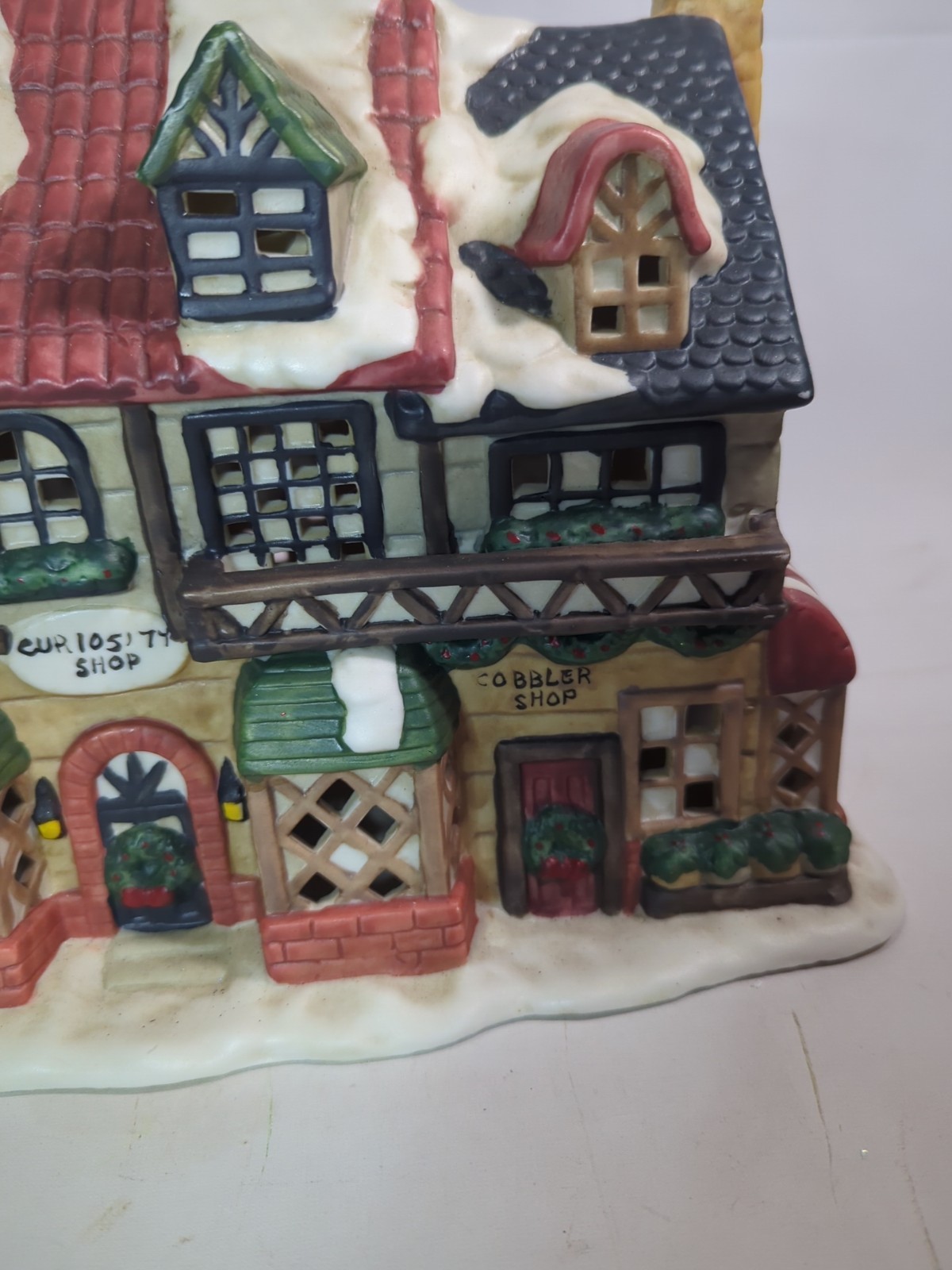 *Read* VTG Village Square Tenth Anniversary Lighted Curiosity & Cobbler Shop D10