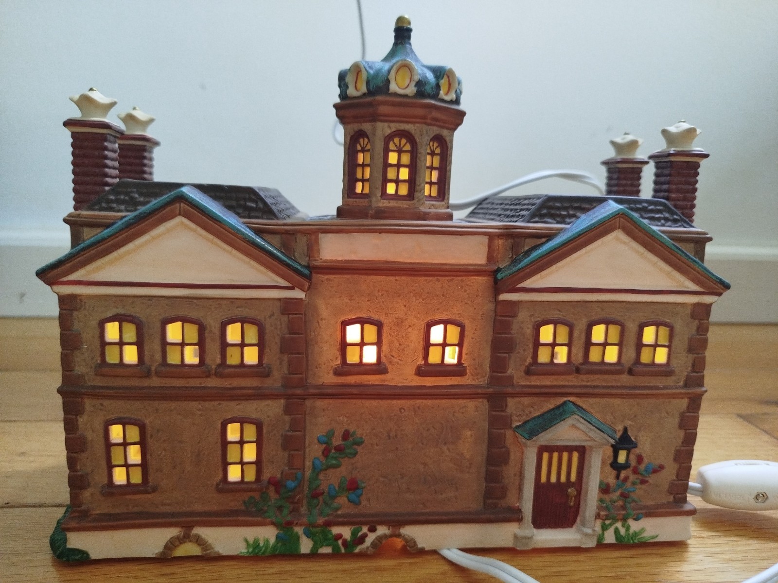 Department 56 Dickens Village Naval Academy, Queens Port