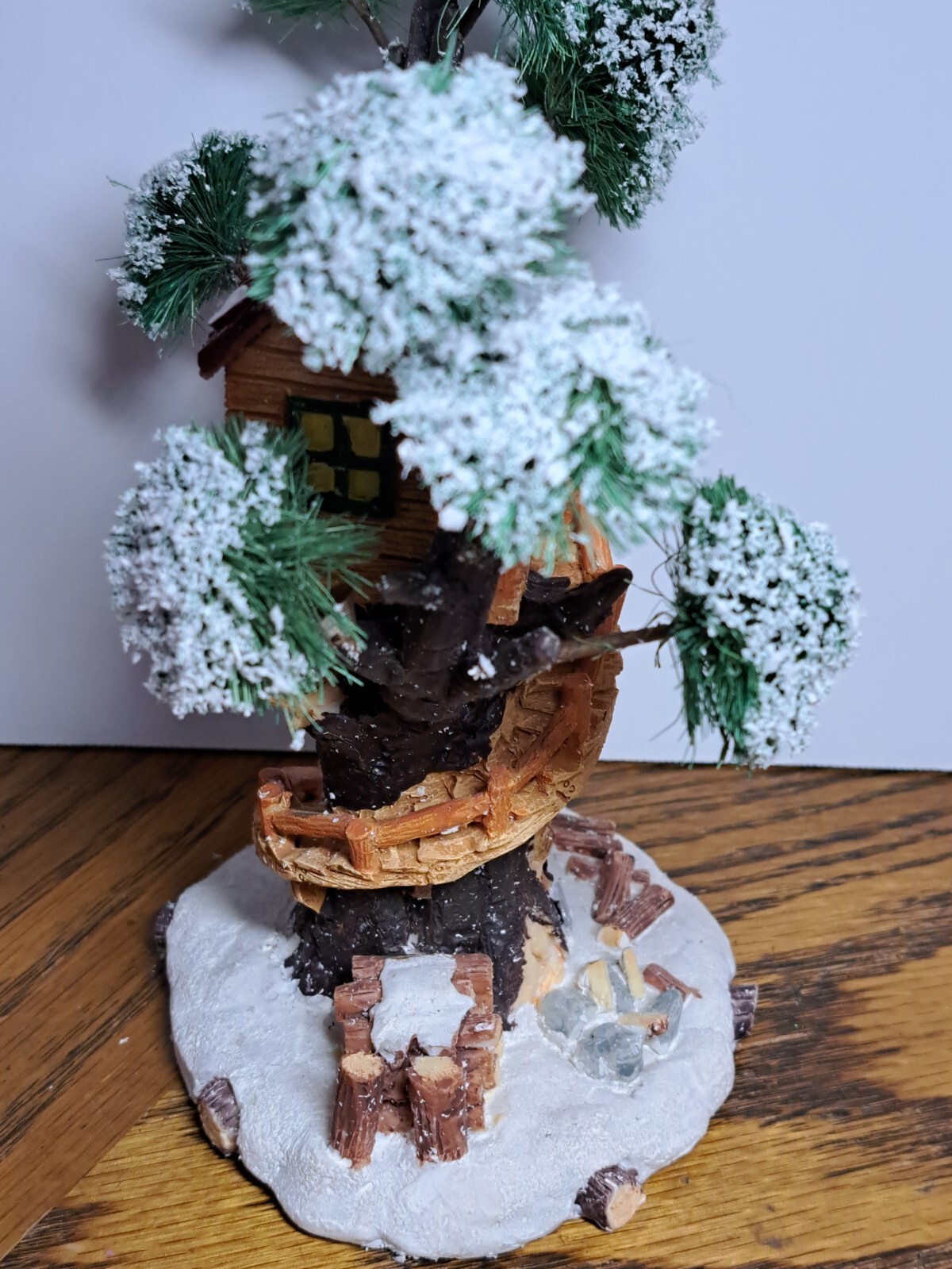 VILLAGE TREE HOUSE WINTER VALLEY 7” H