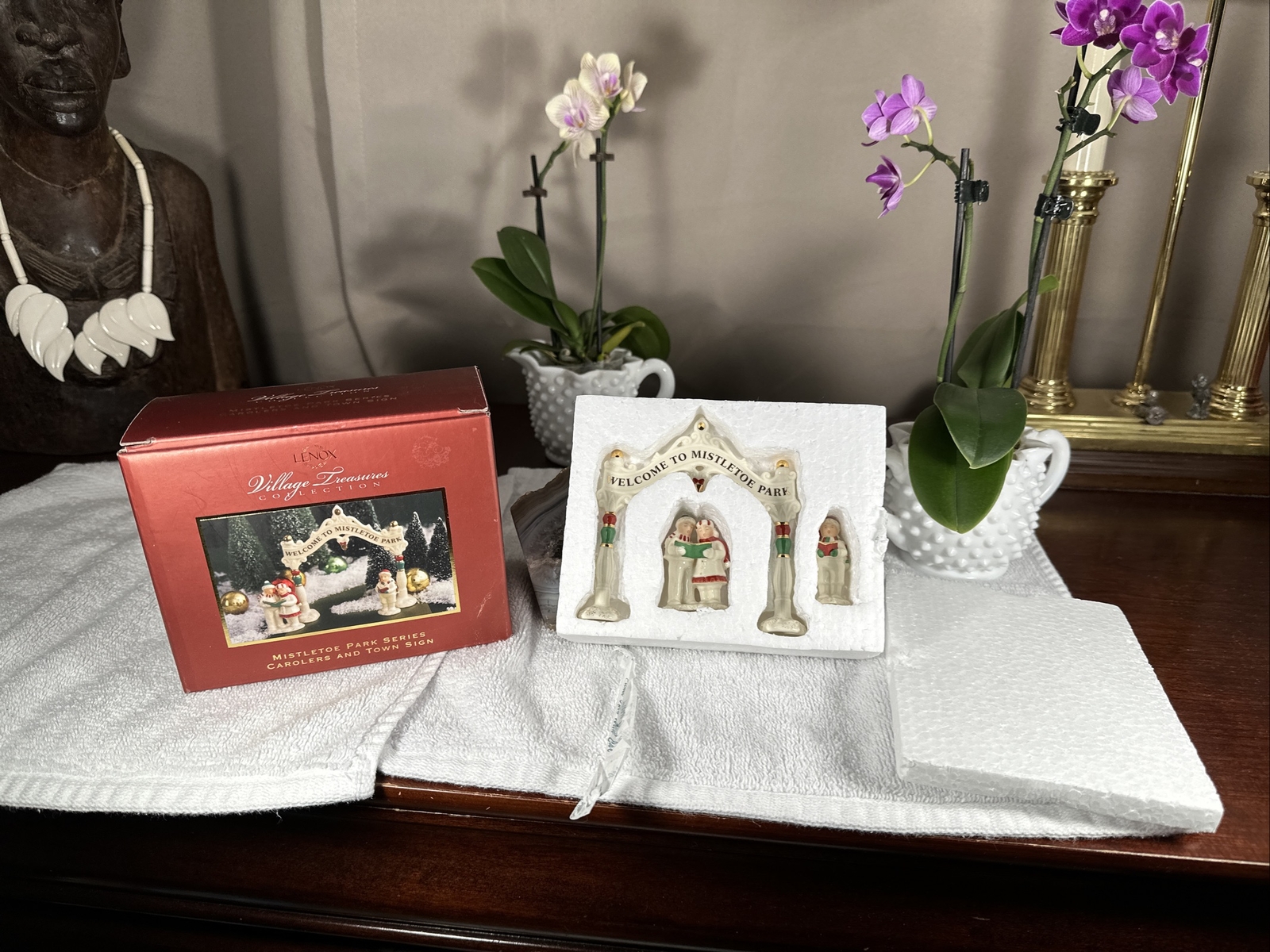 Lenox Mistletoe Park Series Carolers and Town Sign 2005 Retired MINT+Box Rare