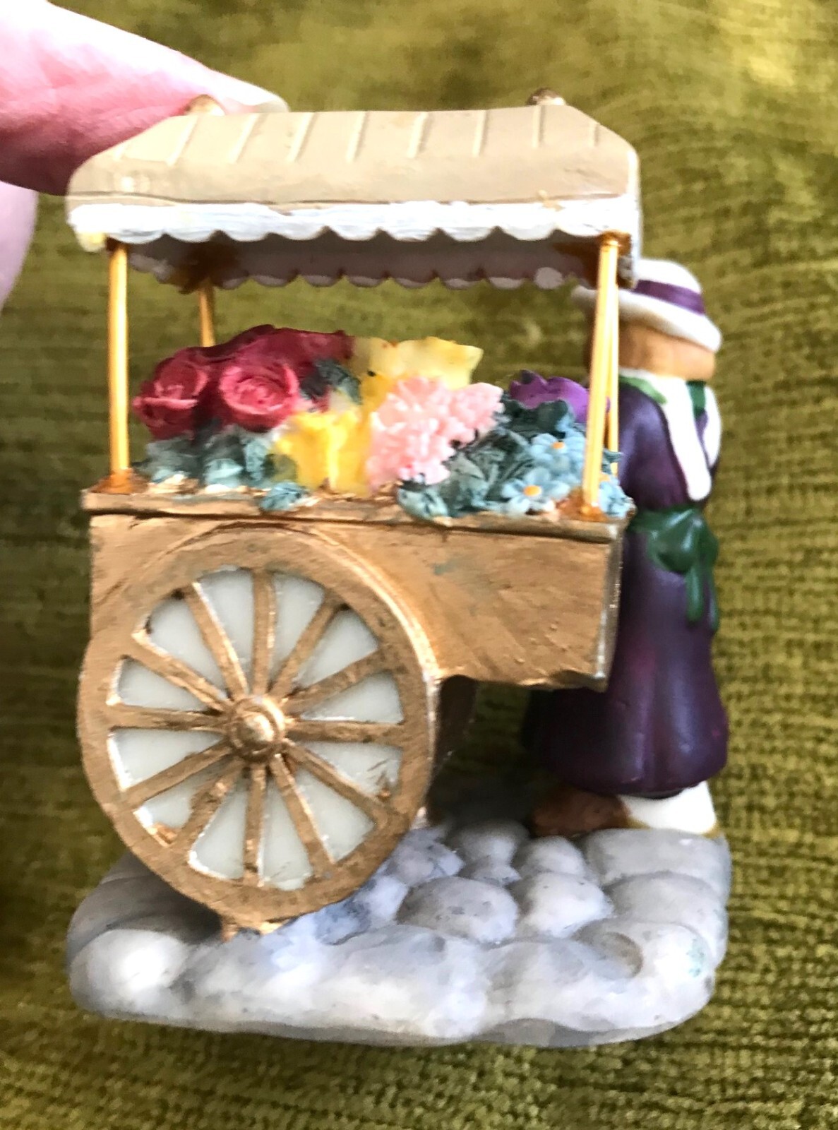 2001 Hershey’s Holiday Village Christmas Flower Cart Vendor