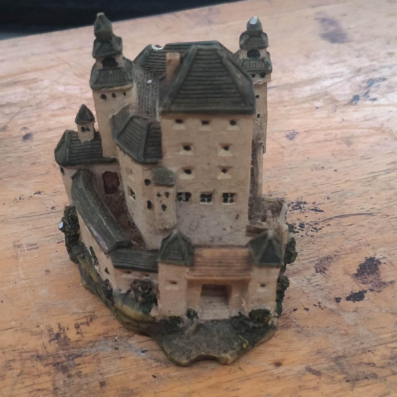 K’s Collection Painted Multicolor Resin Castle Miniature Figurine, Set Of 2