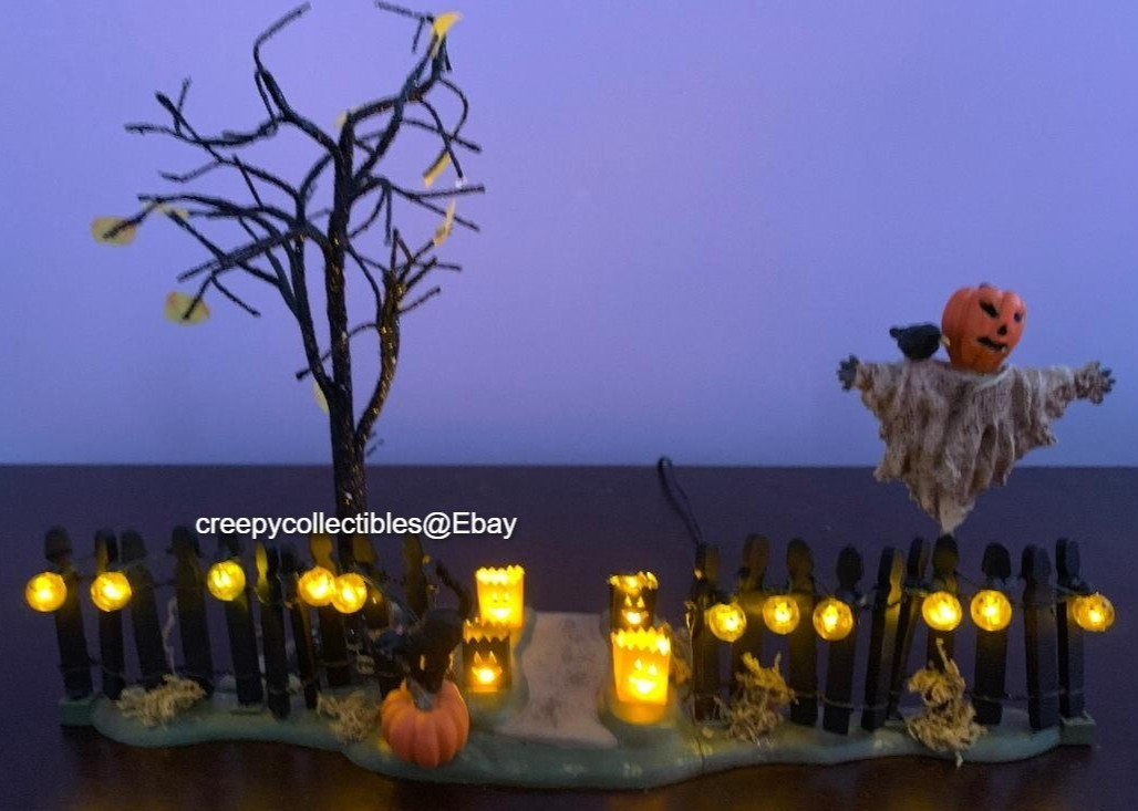 Dept 56 Halloween Spooky Yard Scene- Brand New, Lighted Accessory, Retired/ Rare