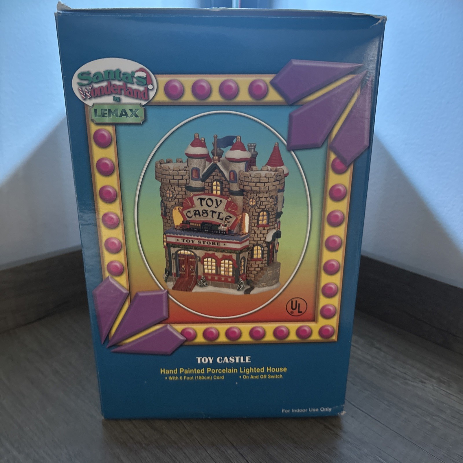 Lemax House – Santa’s Wonderland Toy Castle. Toys R us Exclusive