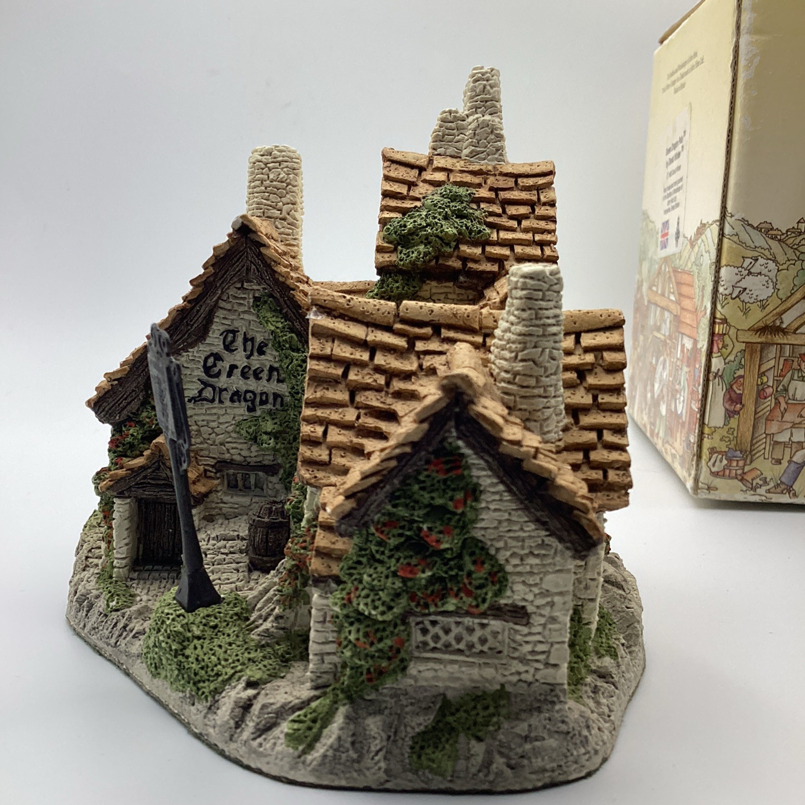 1983 Vintage David Winter Cottages The Green Dragon W/Box & Cert of Authenticity