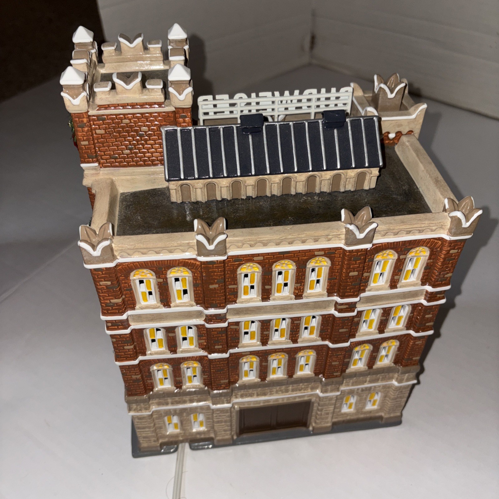 Dept 56 The Original Snow Village Budweiser Brewery 2004 Retired #55361