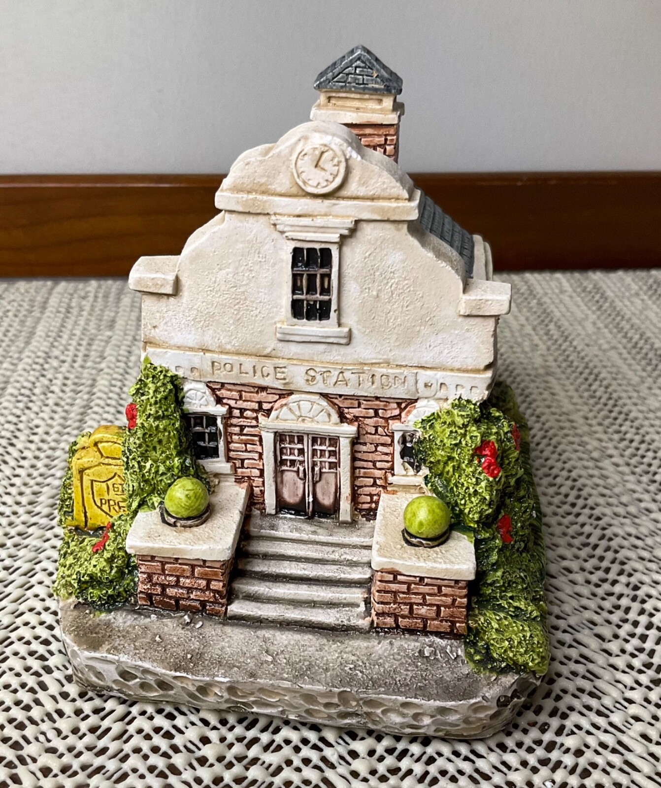Main Street Collection (1991) Ron Gordon Design “Police Station” Village #240035