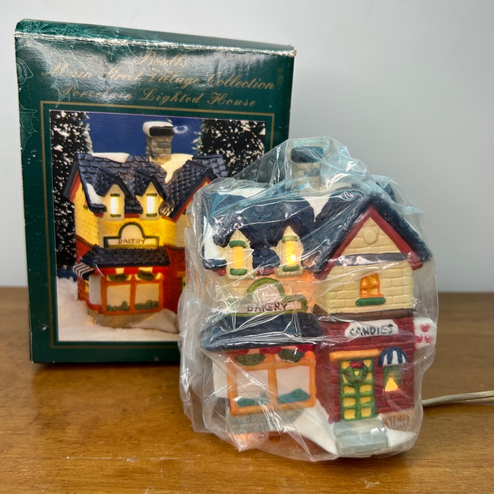 1996 Enesco Bealls Main Street Village Bakery Candies Store Christmas Porcelain